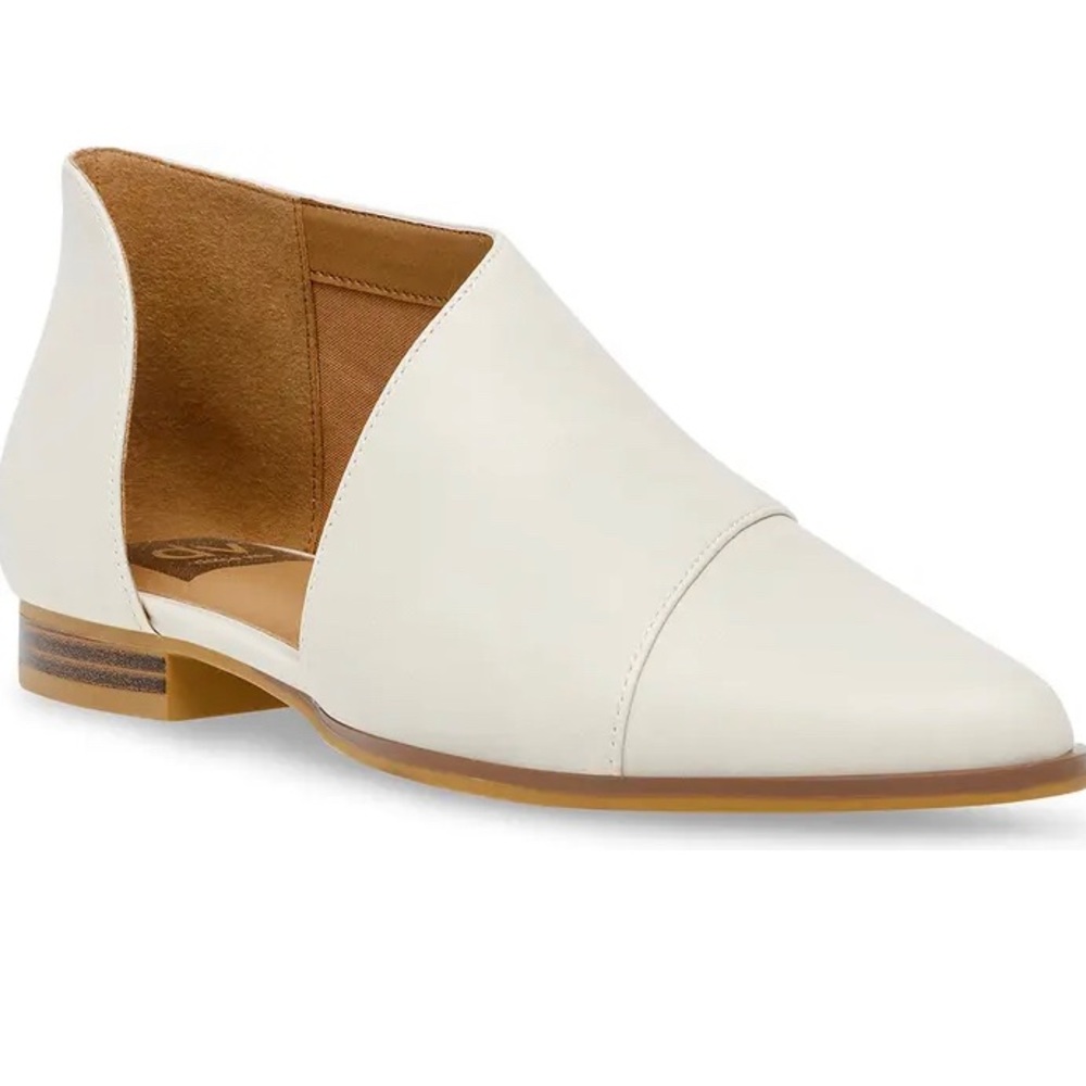 DV by Dolce Vita Fargo Asymmetrical Flat in Stone, Size 6.5